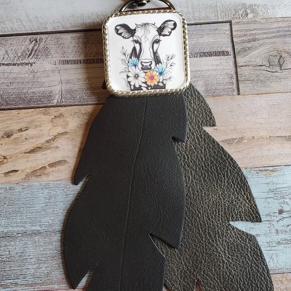 Unique cow lover keychain, unique western purse charm - Picture 2 of 3